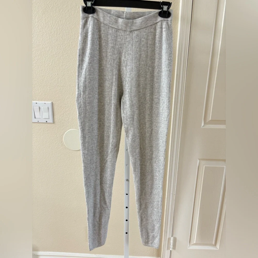 NWOT - Alo Yoga Pointelle Sweater Be Mine Legging in Light Grey Heather - Size S
